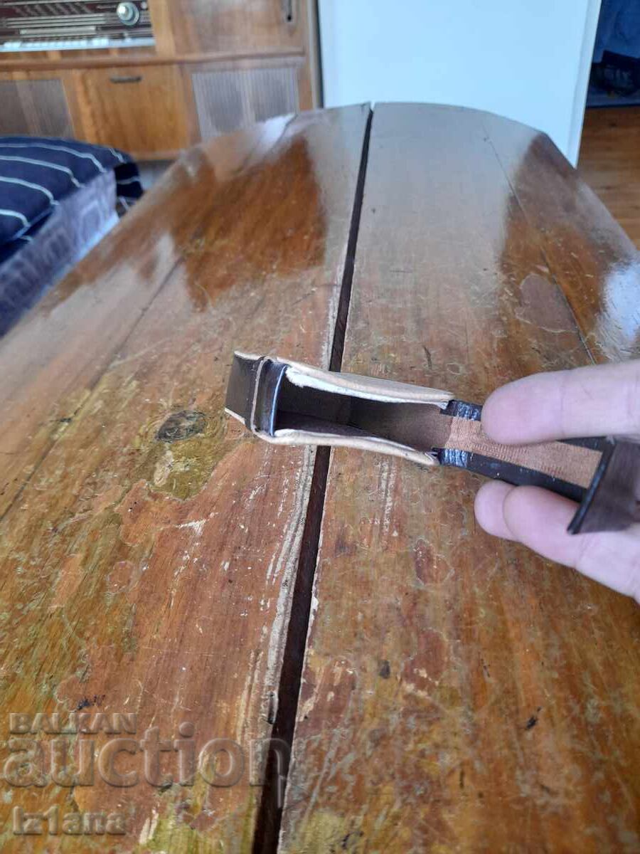 Delivery of Old leather snuffbox for cigarettes, case