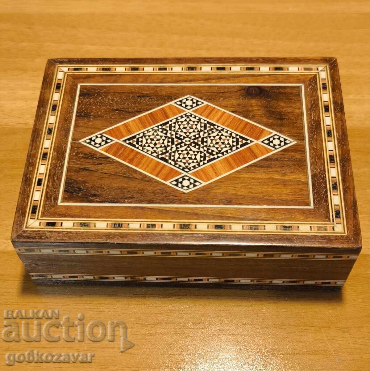 Κουτί κοσμημάτων με μωσαϊκή επένδυση, από ξύλο και βελούδο!