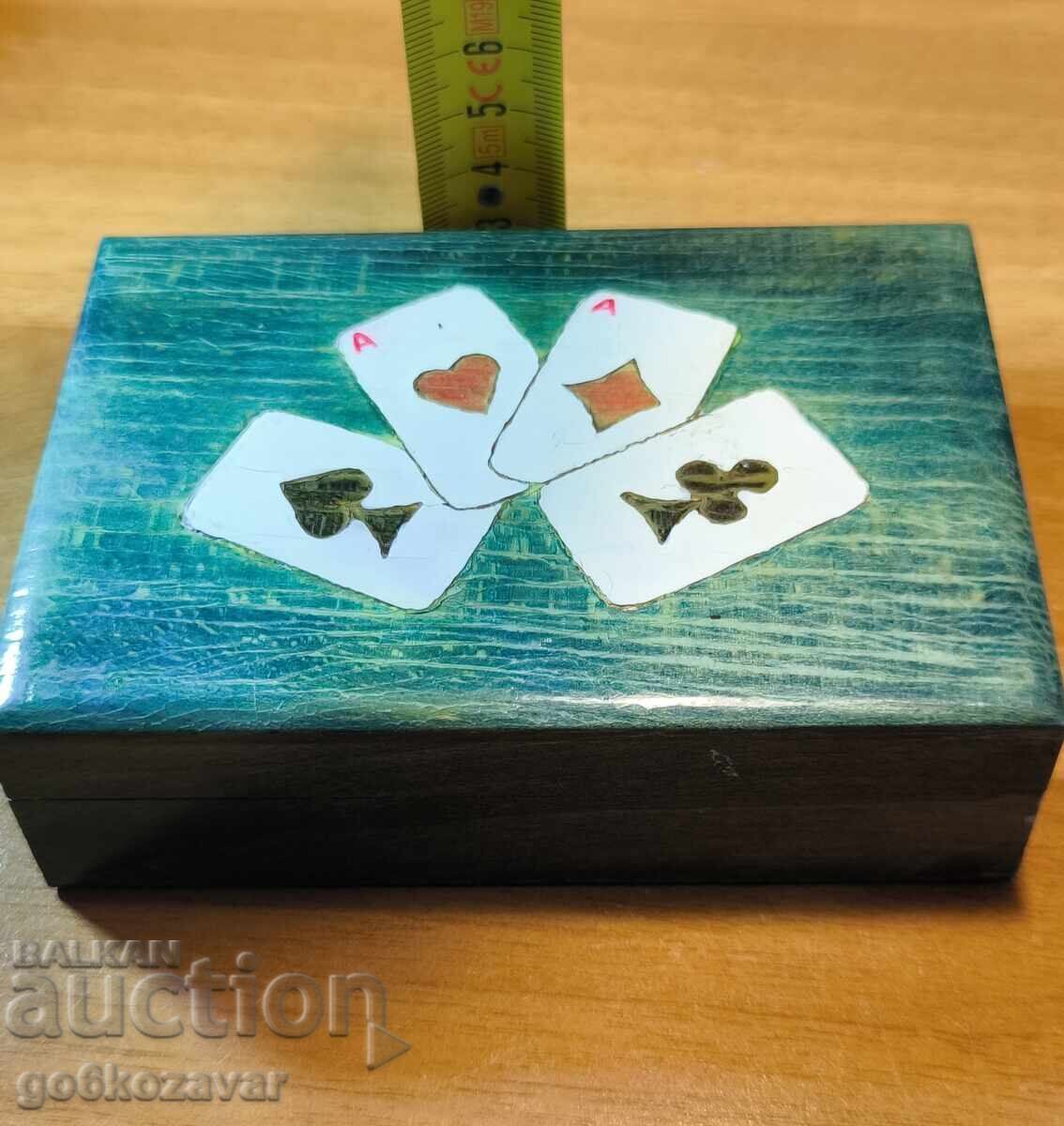 Delivery of Old wooden box for playing cards! Delivery of Old wooden box for playing cards!