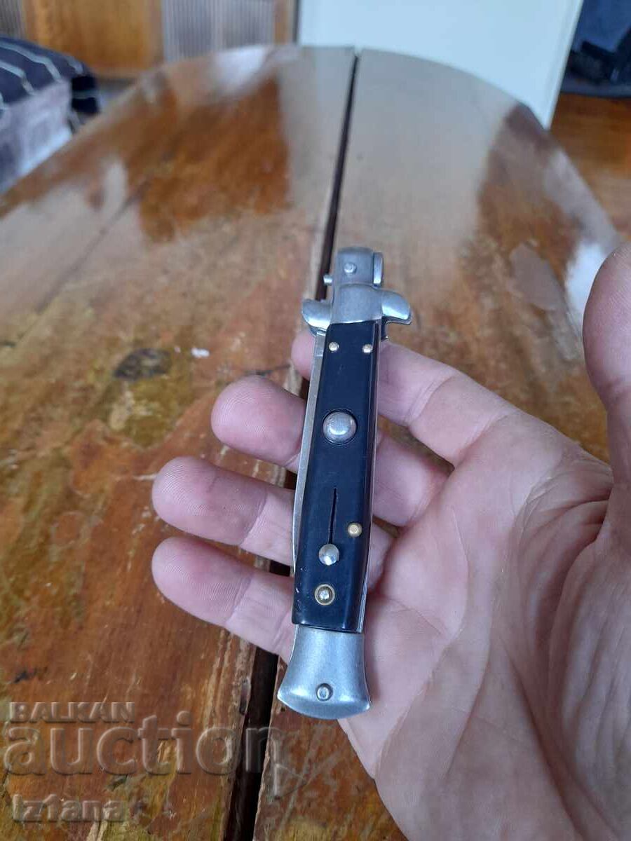 Cuțit automat vechi cu preț 55.00 BGN | € 28.12 Cuțit automat vechi cu preț 55.00 BGN | € 28.12