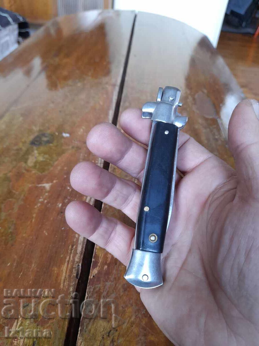 Livrarea Cuțit automat vechi Livrarea Cuțit automat vechi