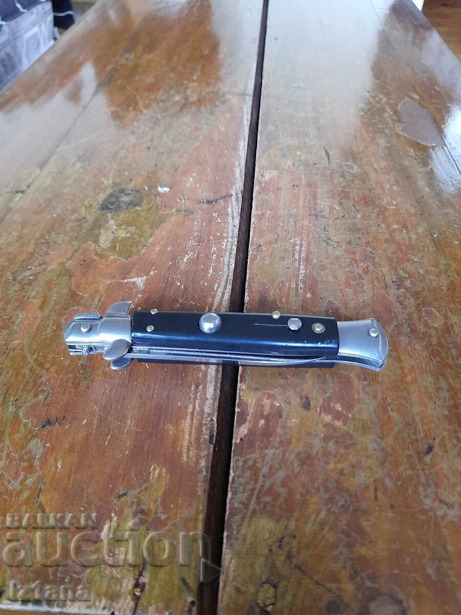 Cuțit automat vechi Cuțit automat vechi