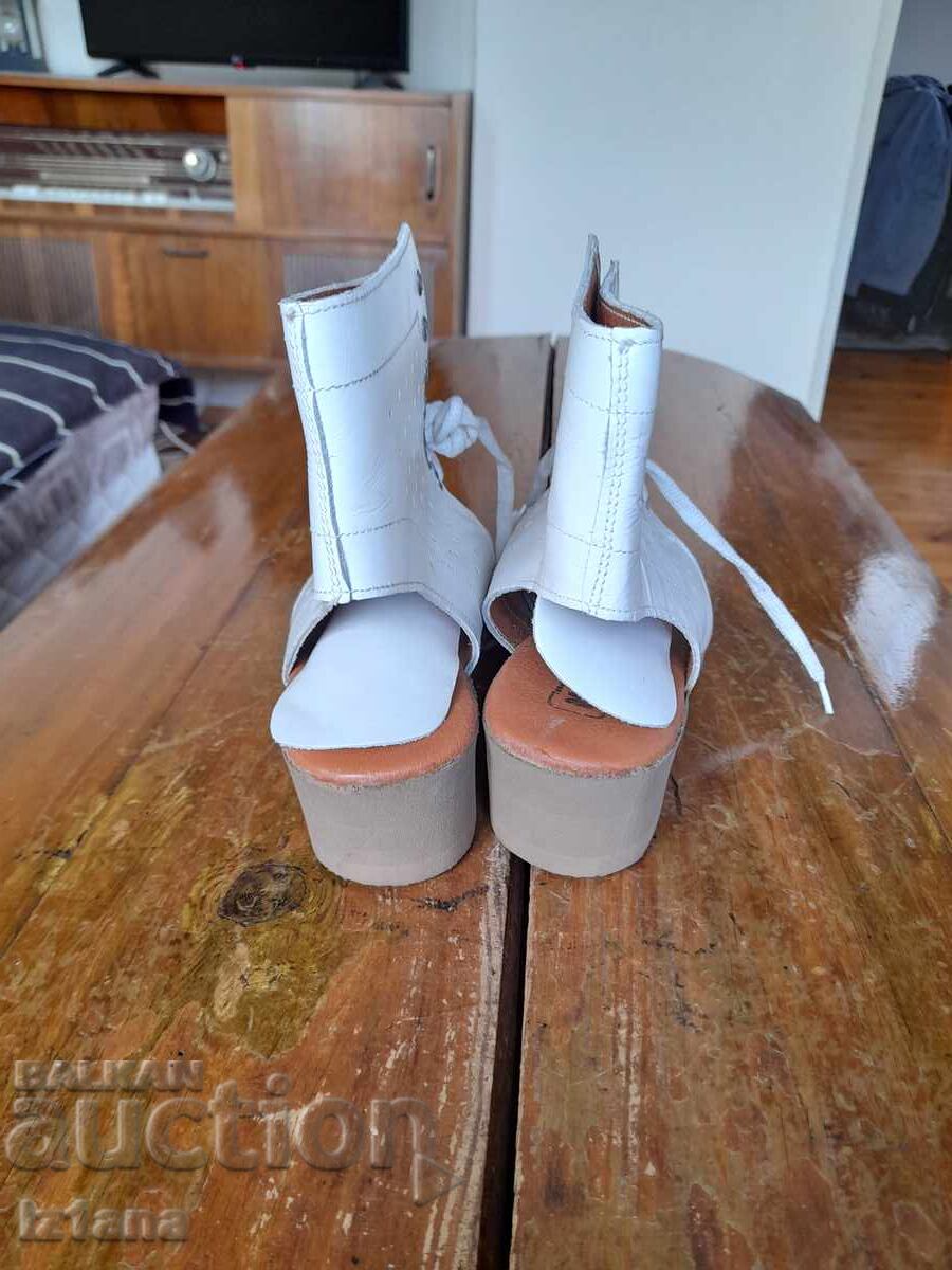 Δημοπρασία Παλιά ιατρικά παπούτσια