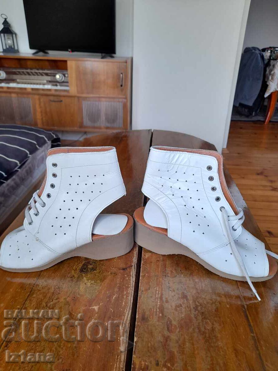 Παράδοση Παλιά ιατρικά παπούτσια