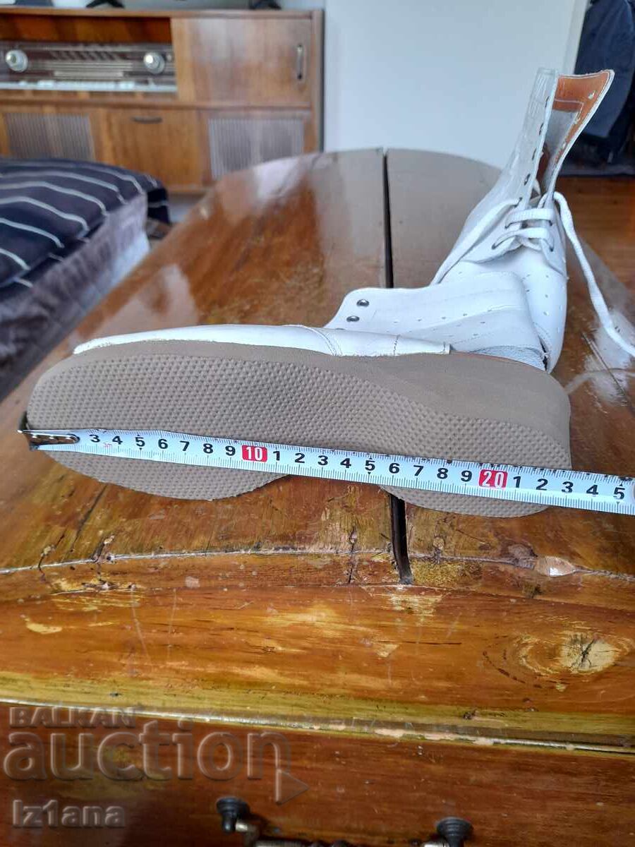 Παλιά ιατρικά παπούτσια - 7