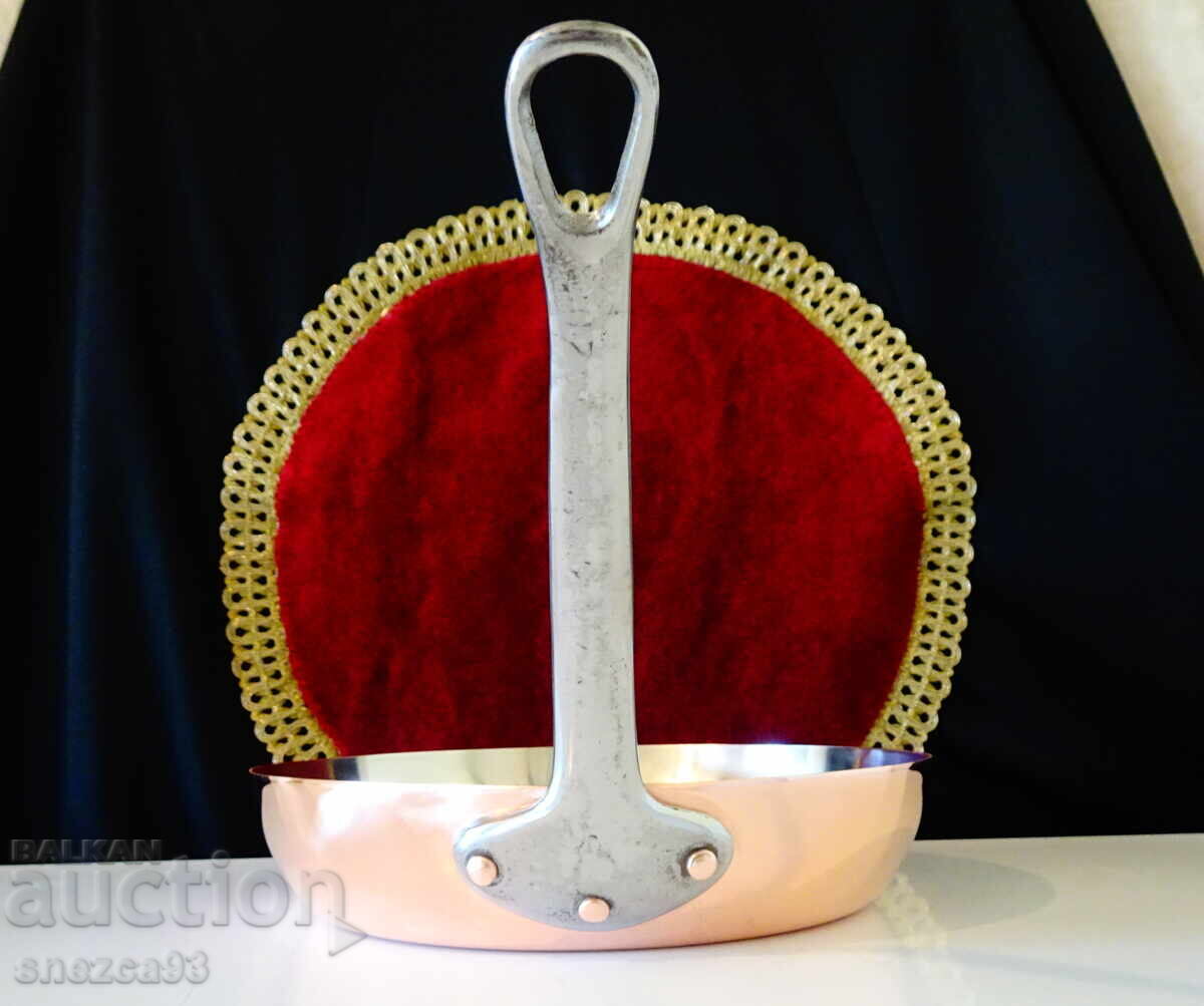 Tigaie de cupru, cupru roșu pur 700 gr., cositorită cu preț 119.00 BGN | € 60.84 Tigaie de cupru, cupru roșu pur 700 gr., cositorită cu preț 119.00 BGN | € 60.84