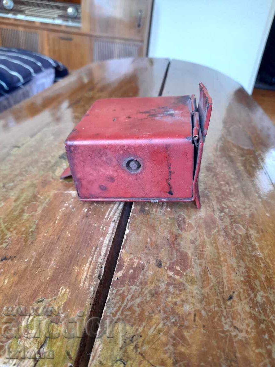 Доставка на Стар перфоратор за самотаксуване на билети