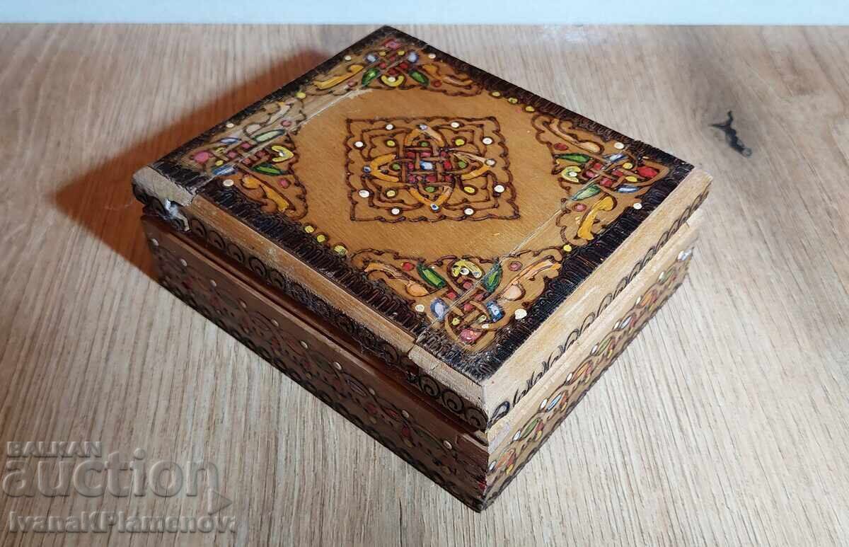 Wooden pyrography cigarette box for connoisseurs with price 16.00 BGN | € 8.18