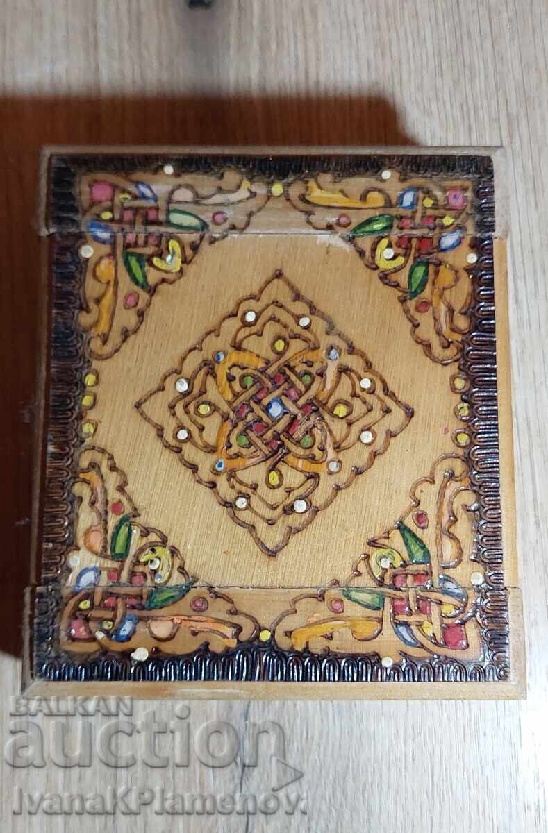 Wooden pyrography cigarette box for connoisseurs - 5