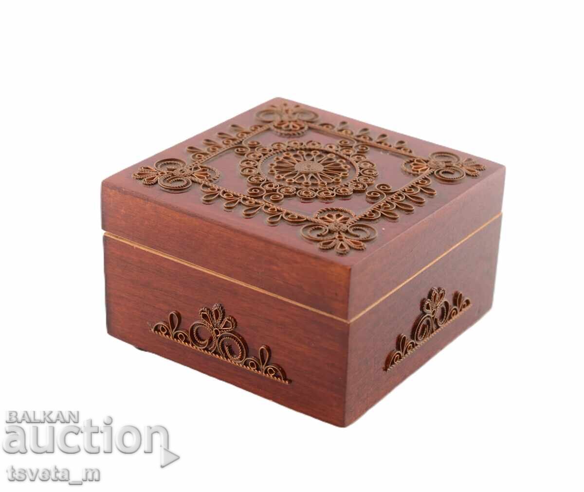 Δημοπρασία Ξύλινο κουτί κοσμημάτων με εξαρτήματα, φιλιγκράν Δημοπρασία Ξύλινο κουτί κοσμημάτων με εξαρτήματα, φιλιγκράν