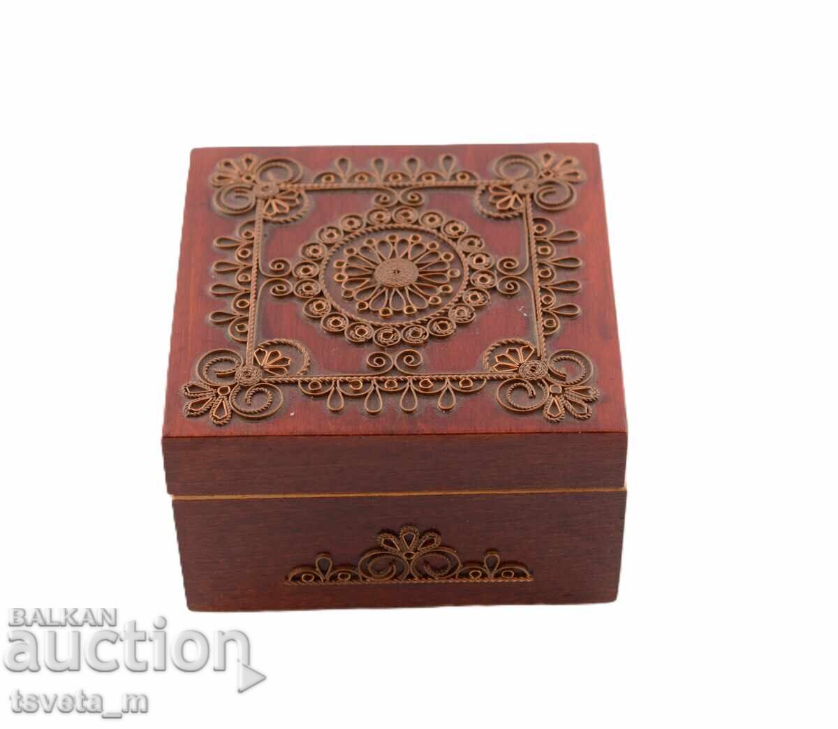 Ξύλινο κουτί κοσμημάτων με εξαρτήματα, φιλιγκράν Ξύλινο κουτί κοσμημάτων με εξαρτήματα, φιλιγκράν