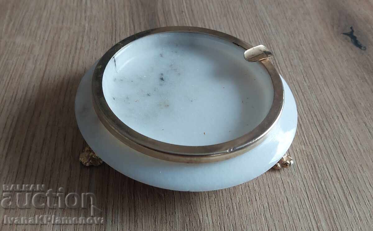 Παράδοση Σταχτοδοχείο από μάρμαρο με μπρούτζινα εξαρτήματα για γνώστες