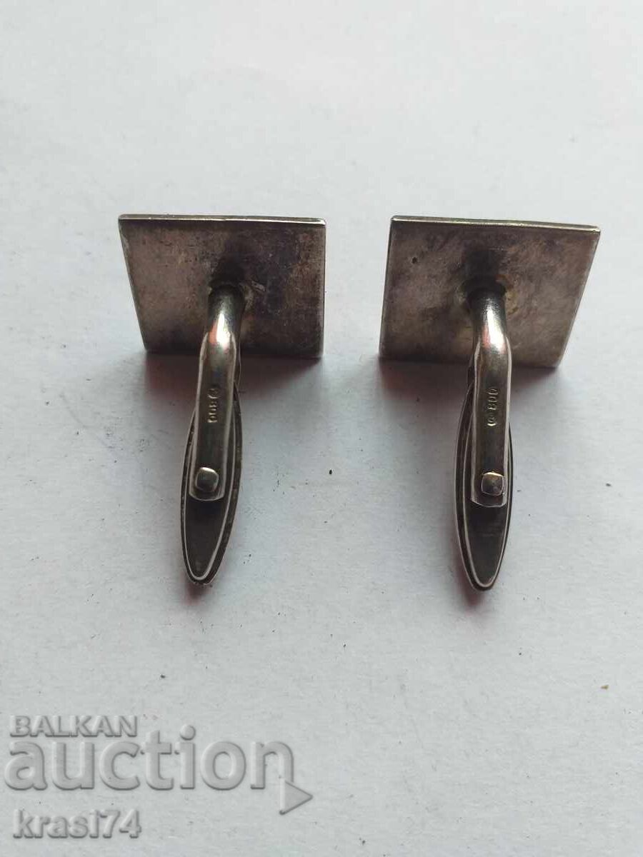 Butoni aur și argint cu preț 100.00 BGN | € 51.13 Butoni aur și argint cu preț 100.00 BGN | € 51.13