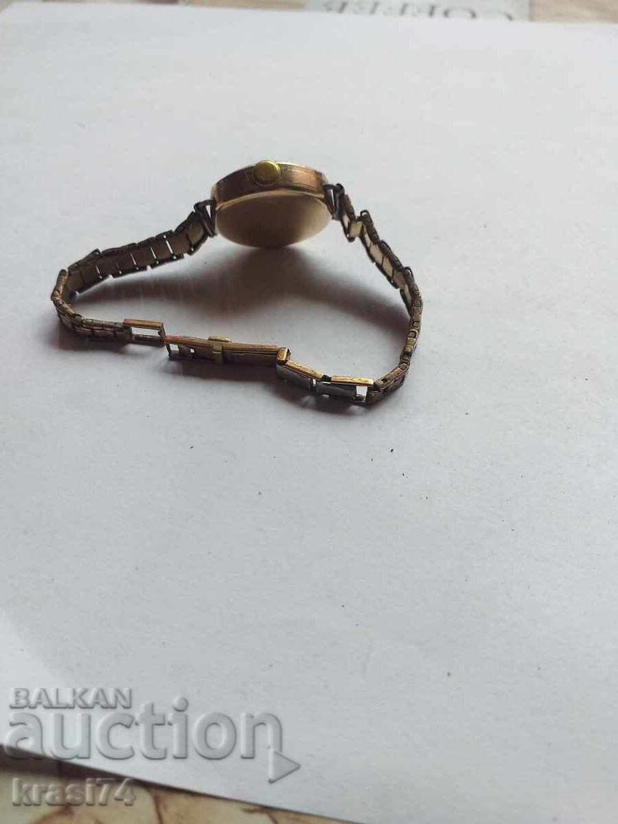 Ceas placat cu aur cu preț 40.00 BGN | € 20.45 Ceas placat cu aur cu preț 40.00 BGN | € 20.45