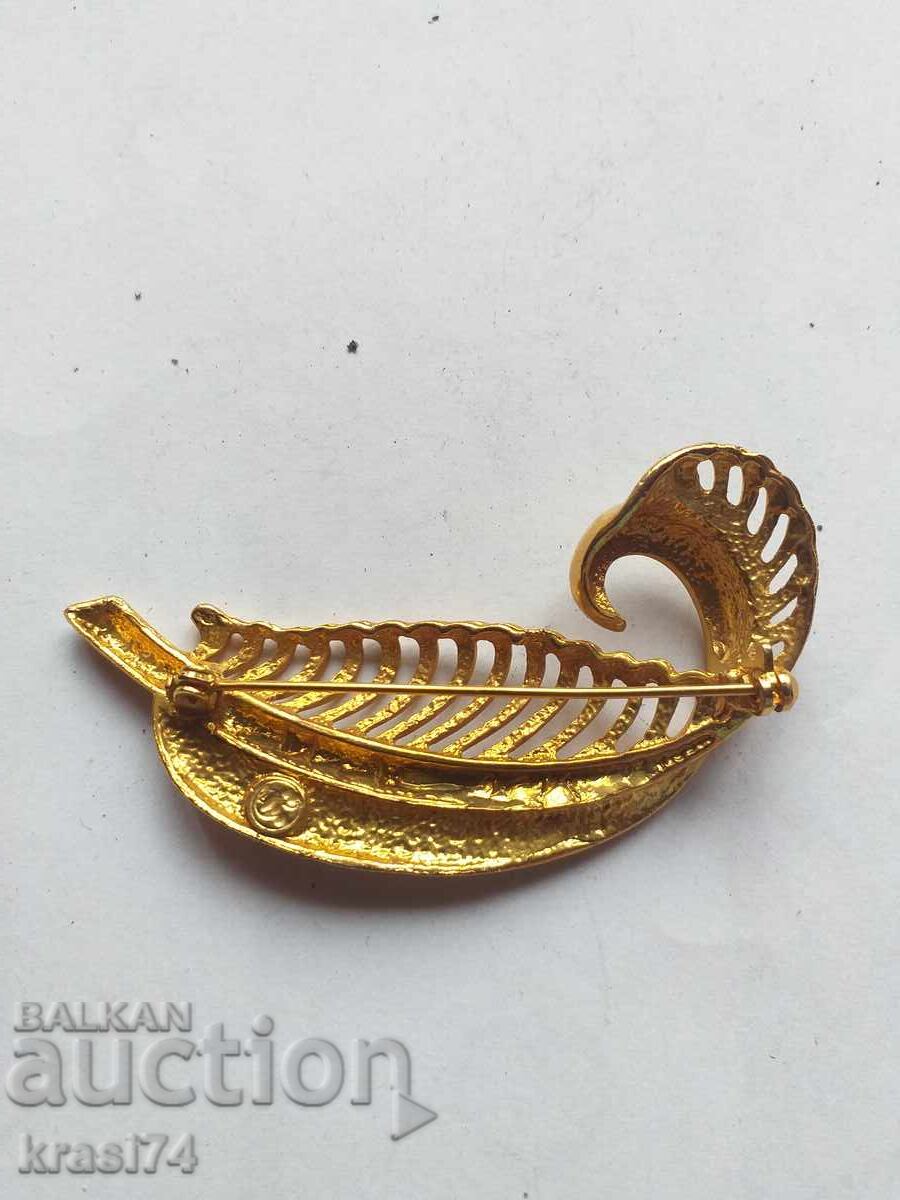 Gilded brooch with price 20.00 BGN | € 10.23 Gilded brooch with price 20.00 BGN | € 10.23
