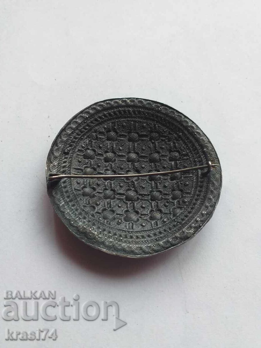 Silver brooch with price 40.00 BGN | € 20.45 Silver brooch with price 40.00 BGN | € 20.45