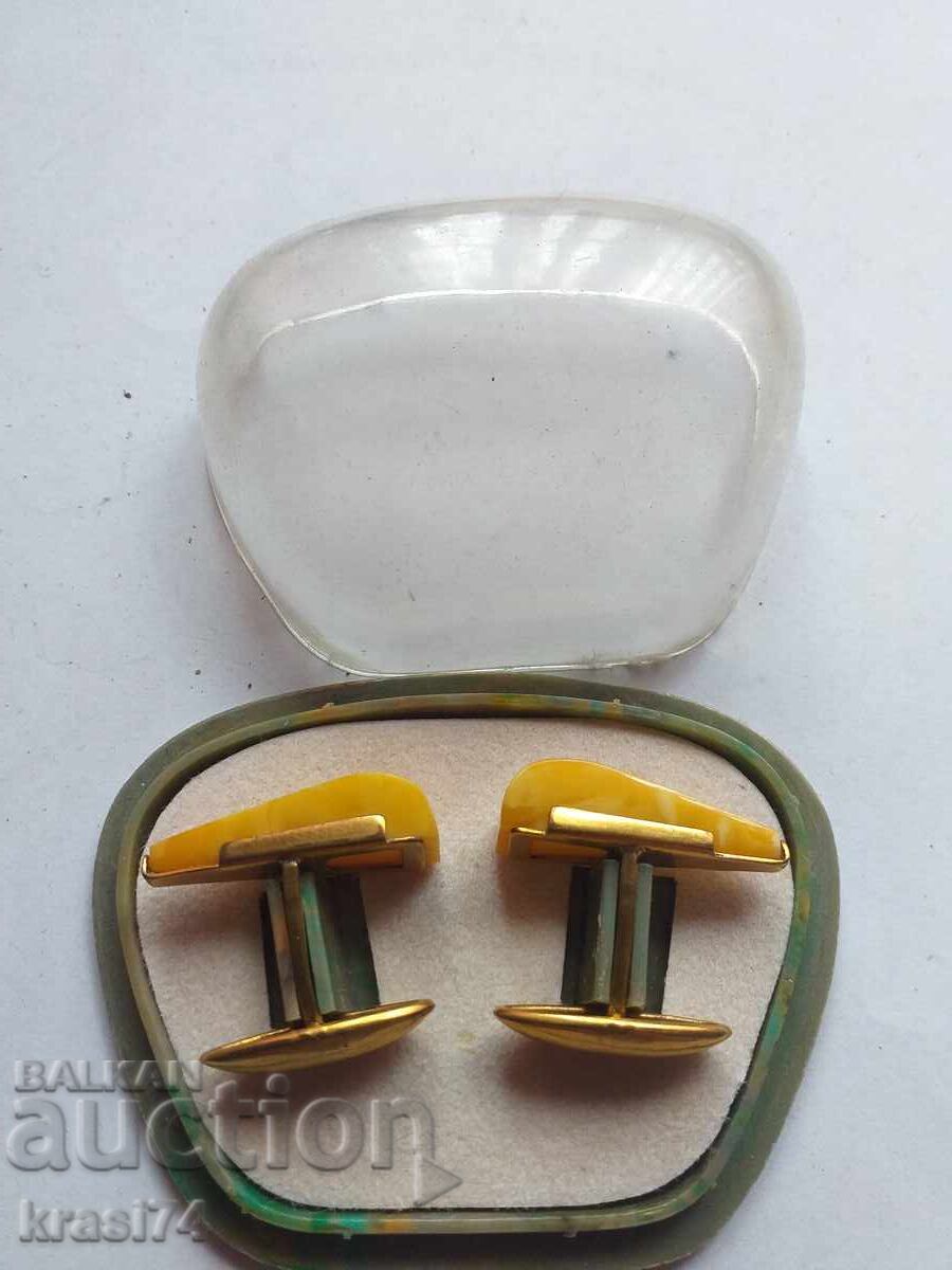 Επιχρυσωμένα μανικετόκουμπα με κεχριμπάρι