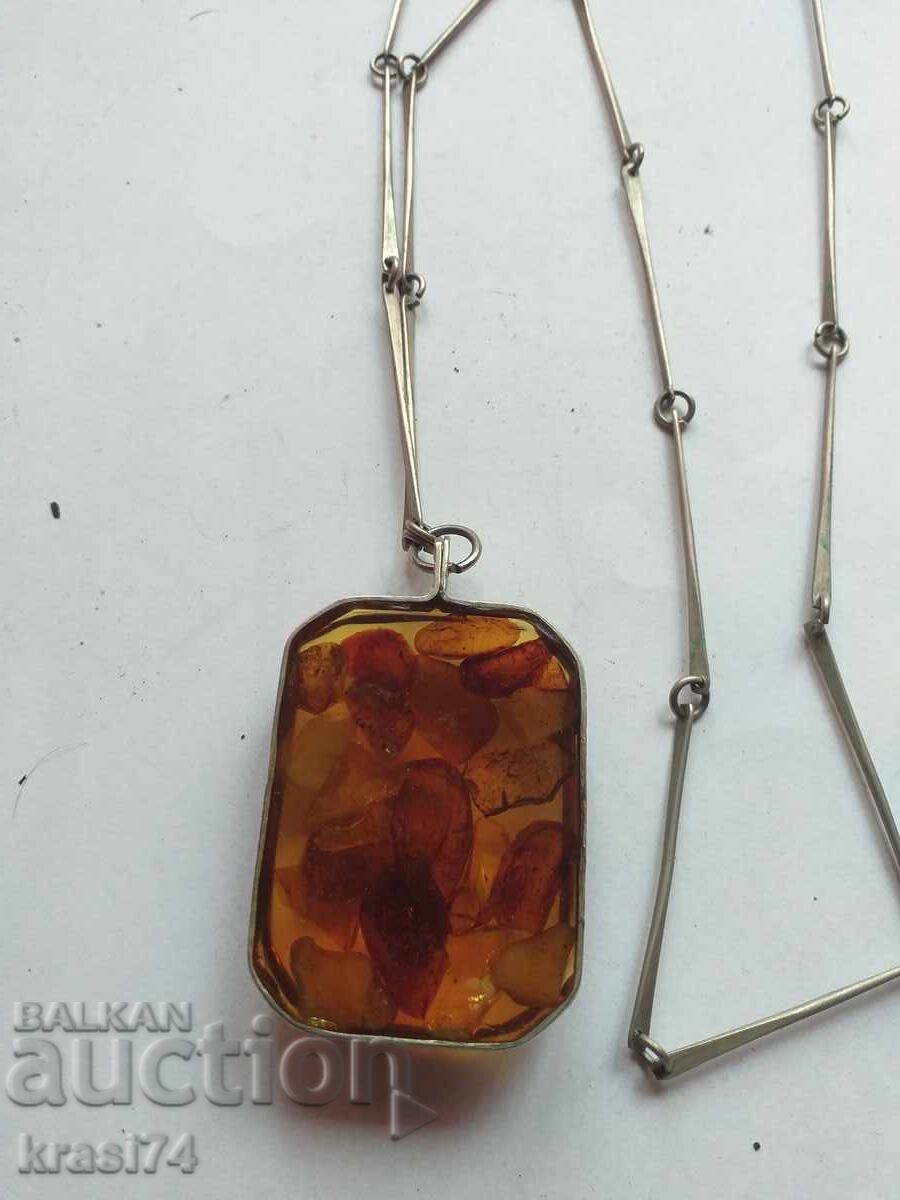 Colier de chihlimbar cu preț 40.00 BGN | € 20.45 Colier de chihlimbar cu preț 40.00 BGN | € 20.45