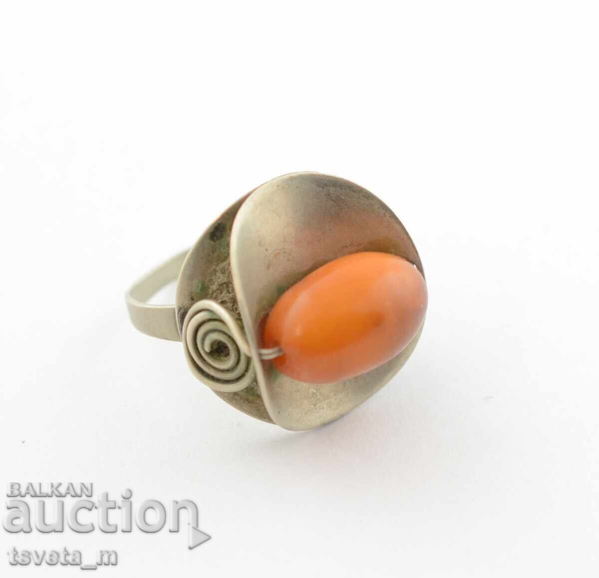 Ενα δαχτυλίδι Ενα δαχτυλίδι