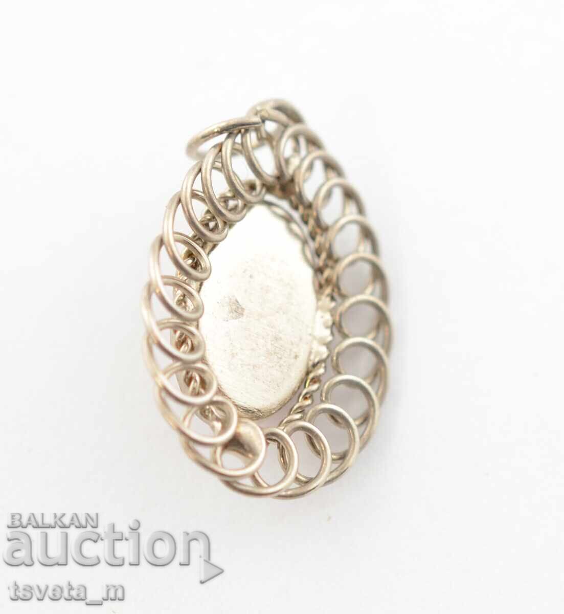 Pandantiv medalion cu preț 3.00 BGN | € 1.53