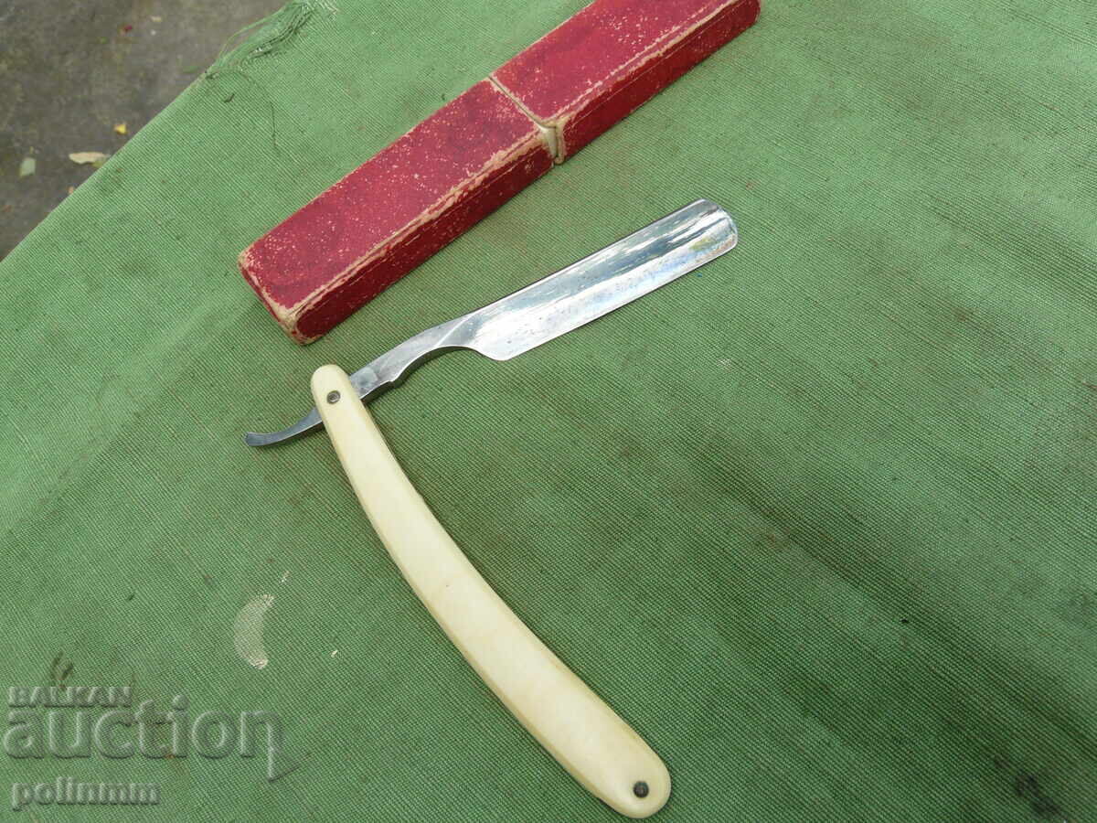 Un aparat de ras de colecție excelent - 28 cu preț 100.00 BGN | € 51.13