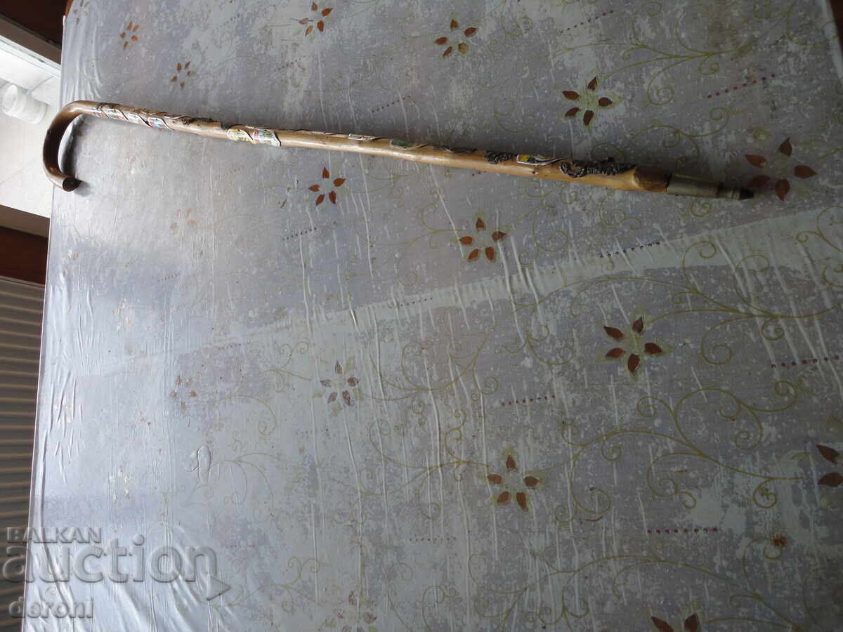 Τουριστικό μπαστούνι με εμβλήματα και κονκάρδες με τιμή 30.00 BGN | € 15.34