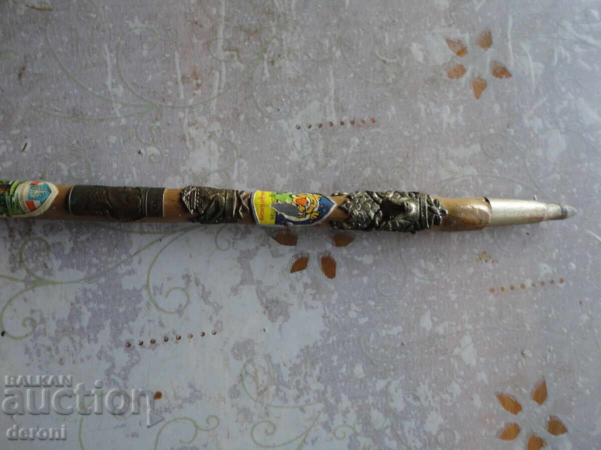 Δημοπρασία Τουριστικό μπαστούνι με εμβλήματα και κονκάρδες