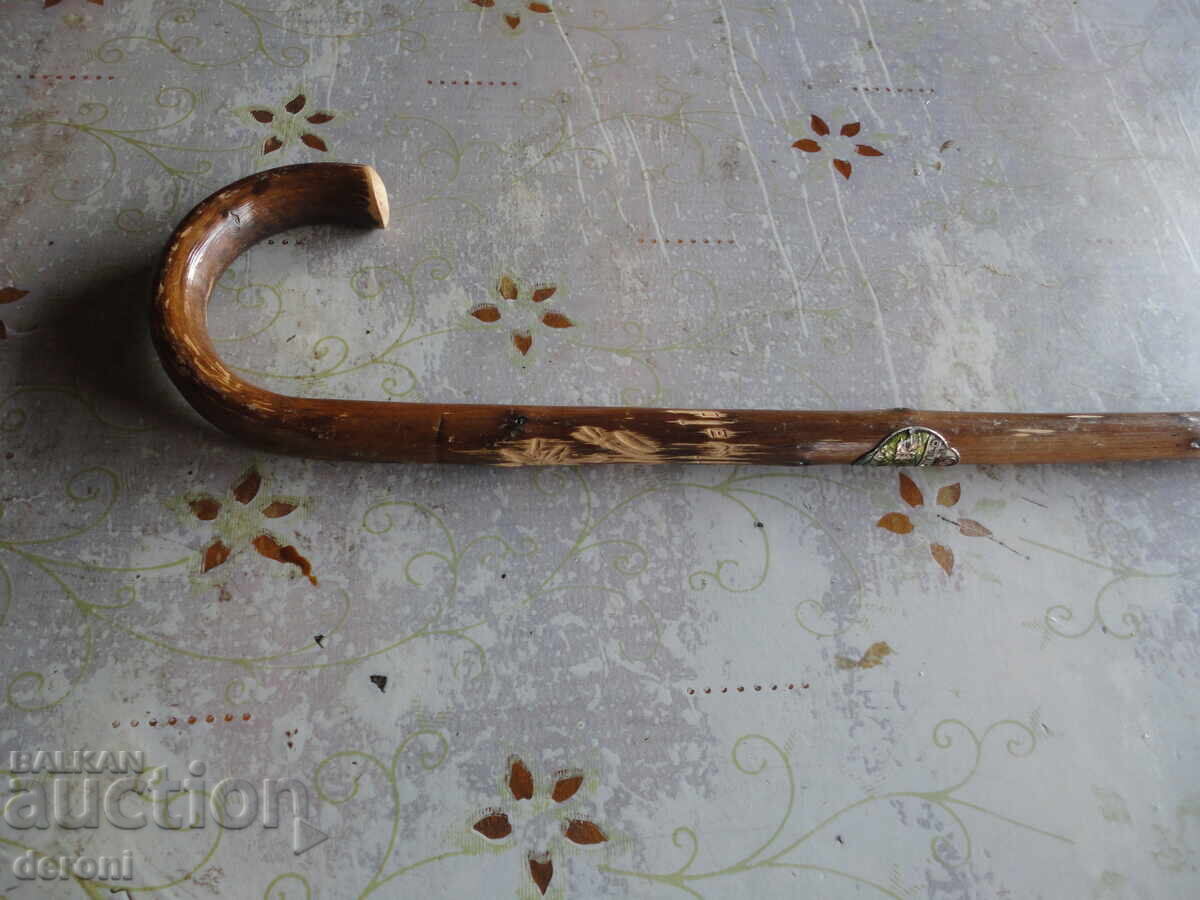 Τουριστικό μπαστούνι με εμβλήματα, κονκάρδες, ξυλόγλυπτα 2