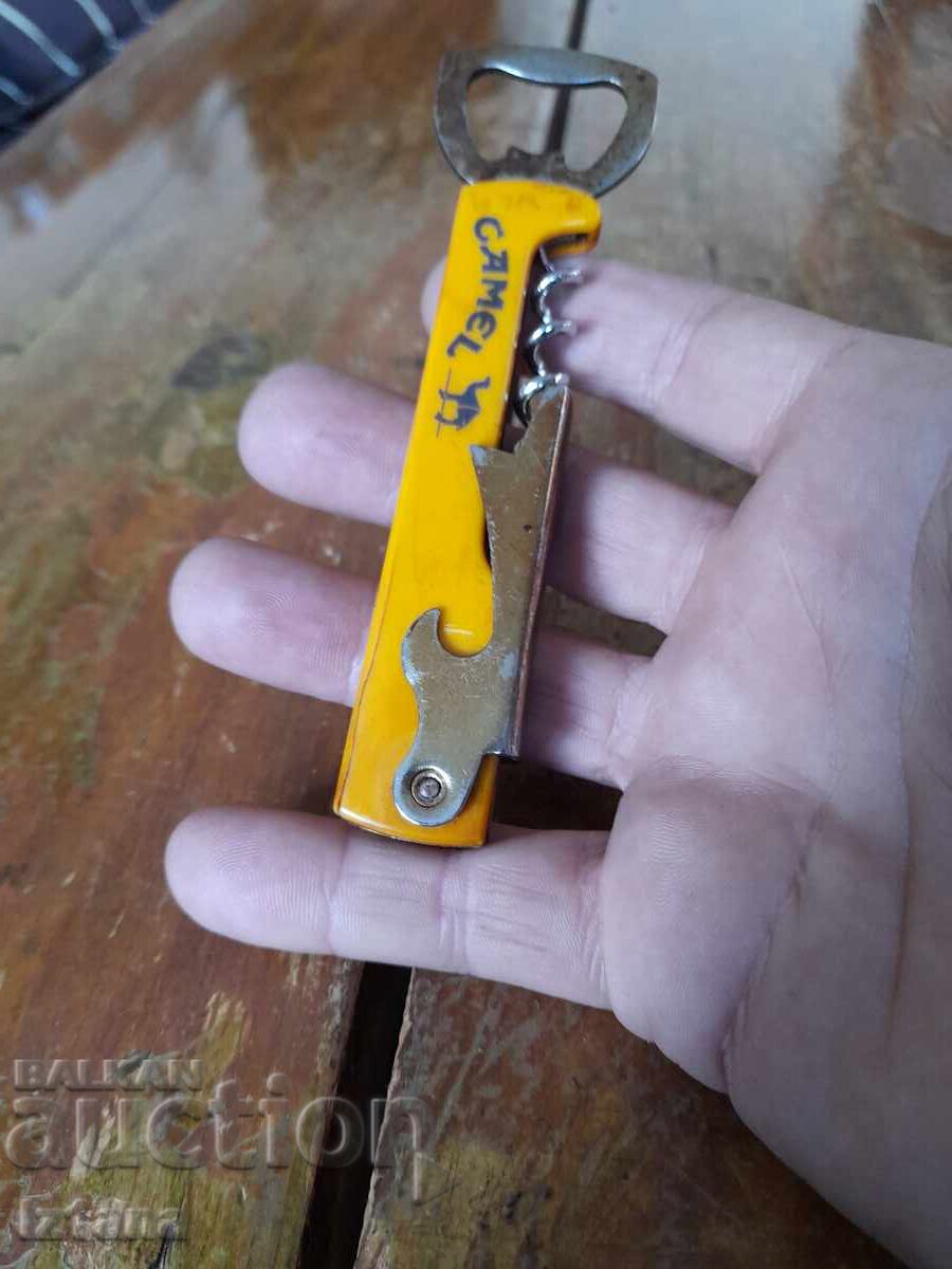 Licitație Deschizător de sticle vechi Camel Licitație Deschizător de sticle vechi Camel