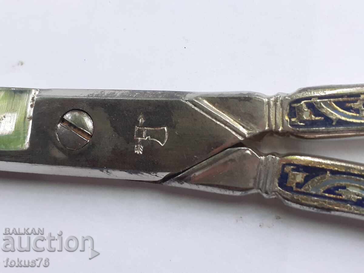 Delivery of Old scissors with enamel