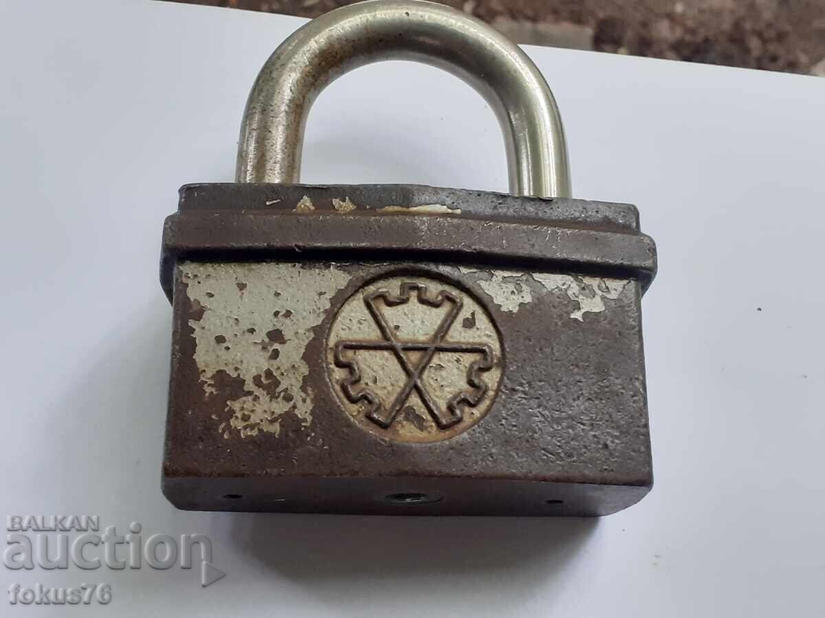 Μεγάλο παλιό λουκέτο (κατινάκι) Σοβιετικής Ένωσης (ΣΣΔ) με τιμή 120.00 BGN | € 61.36