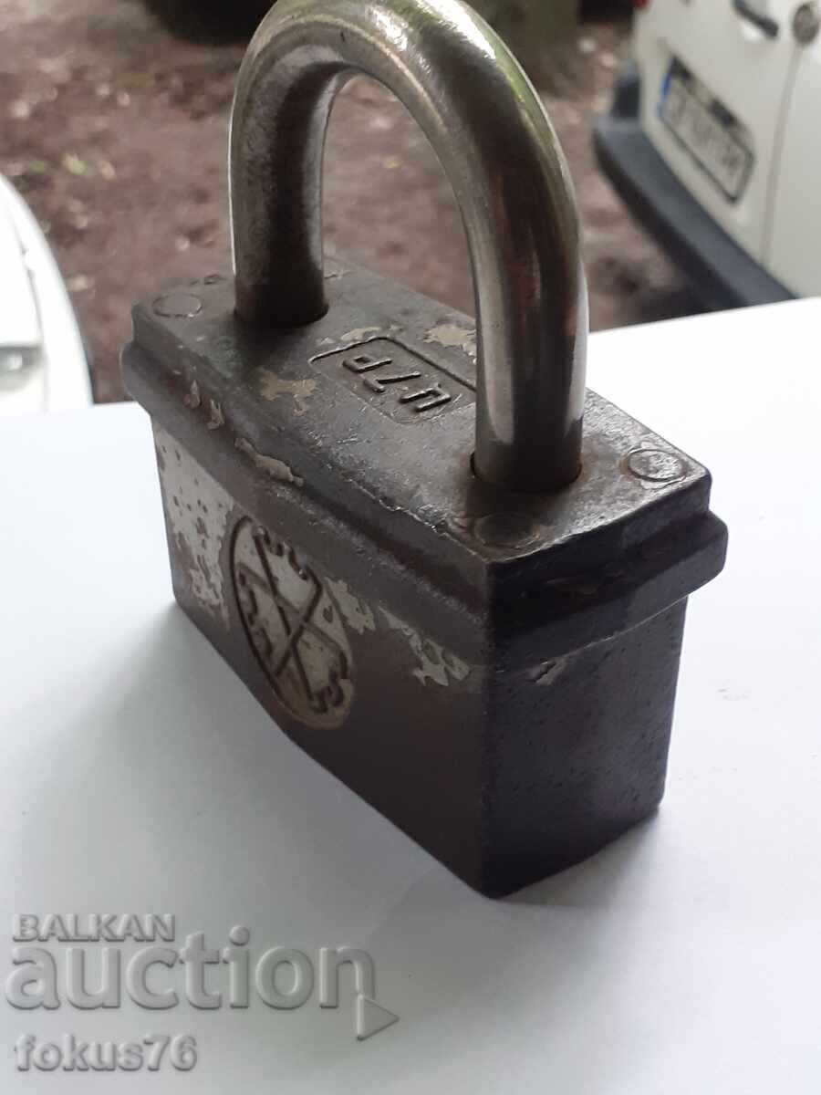 Παράδοση Μεγάλο παλιό λουκέτο (κατινάκι) Σοβιετικής Ένωσης (ΣΣΔ)