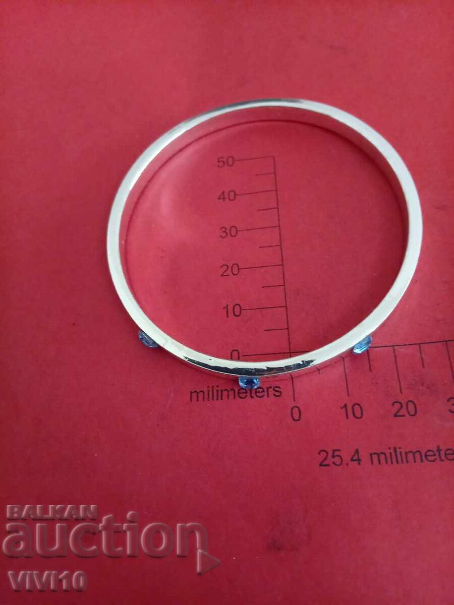 Αρχαίο βραχιόλι με πέτρες