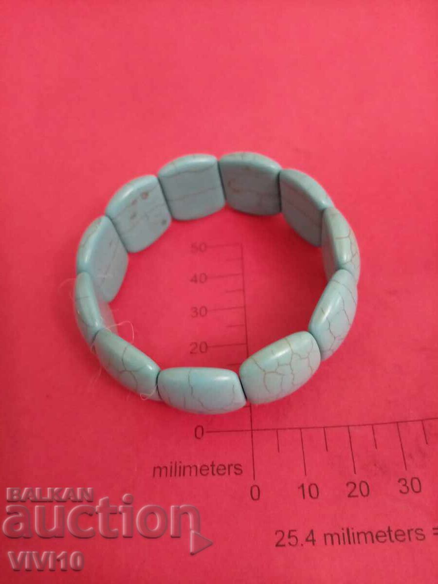 Αρχαίο βραχιόλι με πέτρες