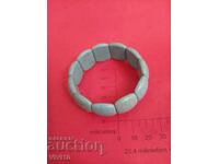 Αρχαίο βραχιόλι με πέτρες