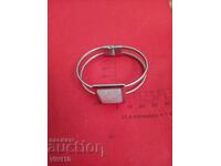 Αρχαίο βραχιόλι με μεγάλο λίθο