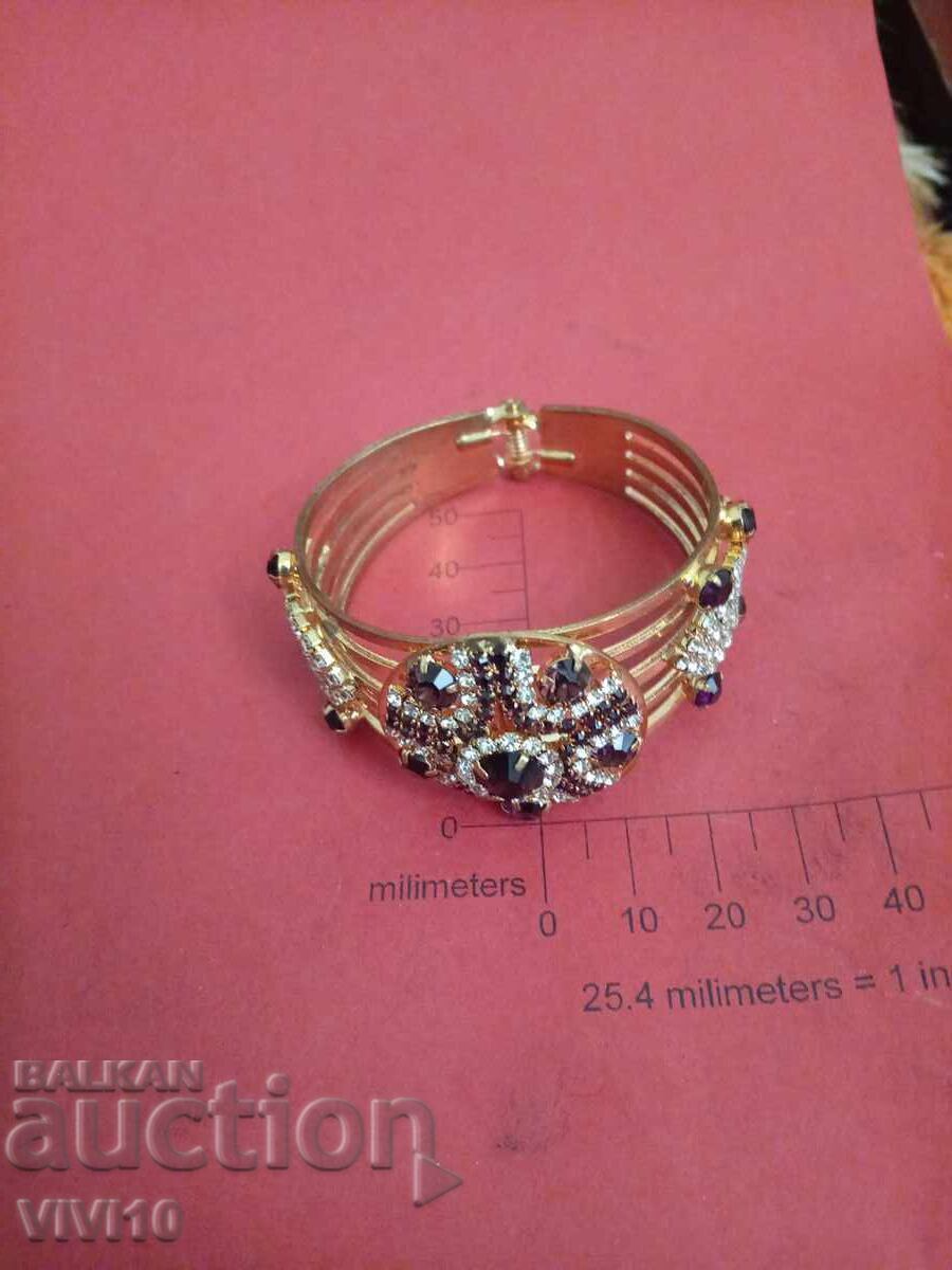 Старинна гривна с камъни Старинна гривна с камъни