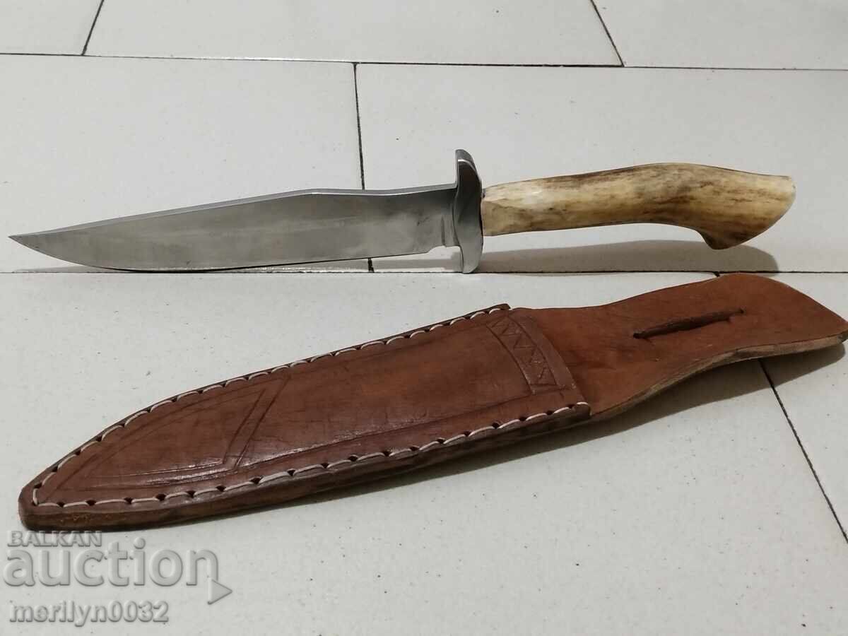 Παράδοση Κυνηγετικό μαχαίρι με θήκη, λαβή από κέρατο ελαφιού και σταυρό