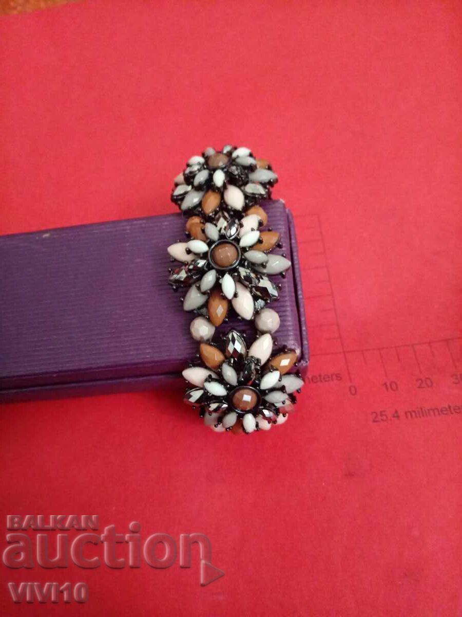 Старинна гривна с камъни с цена € 15.00 | 29.34 лв.