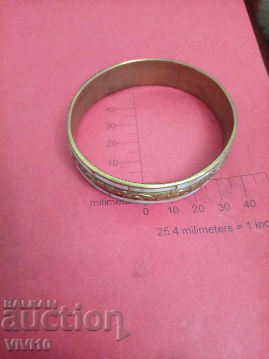 Старинна гривна със седеф