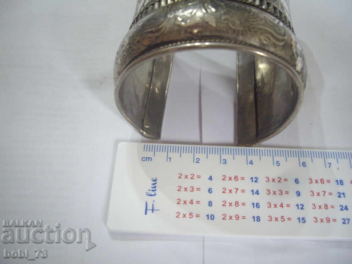 Стара интересна гривна. с цена 30.00 лв. | € 15.34