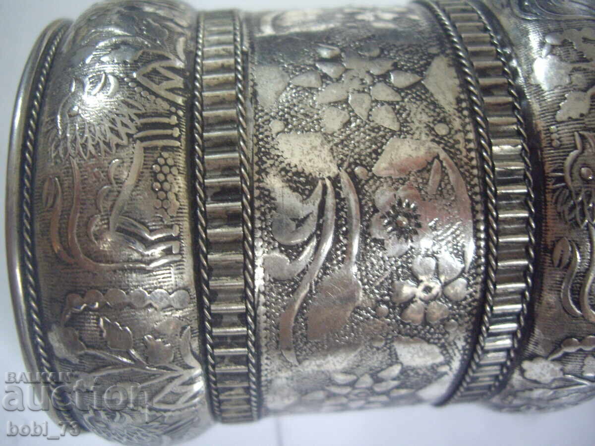 Аукцион Стара интересна гривна.