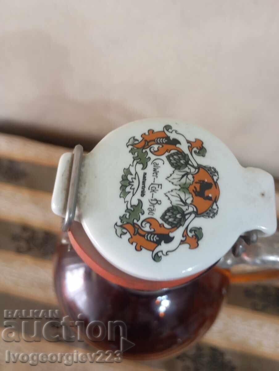 Δημοπρασία Μπουκάλι για υγρό με πώμα