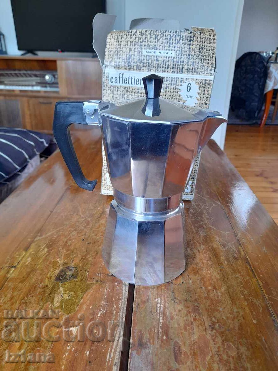 Vechi aparat de cafea cu preț 55.00 BGN | € 28.12