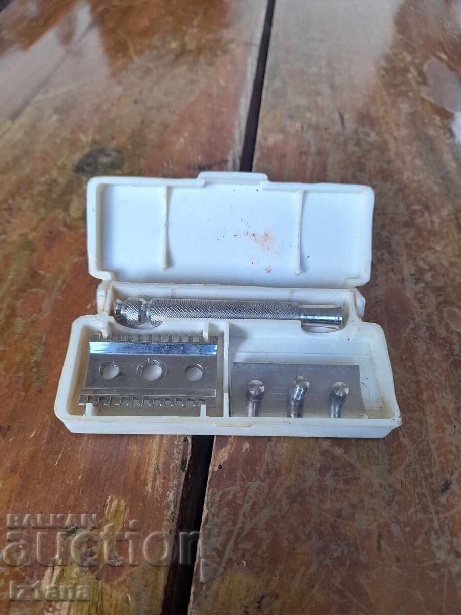 Auction  Old razor Bratski Trud Sandanski