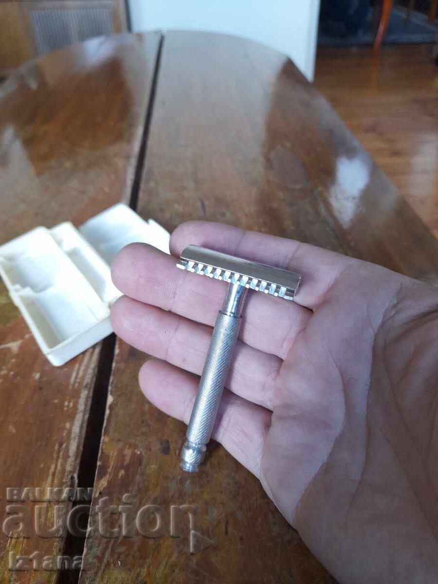 Delivery of Old razor Bratski Trud Sandanski