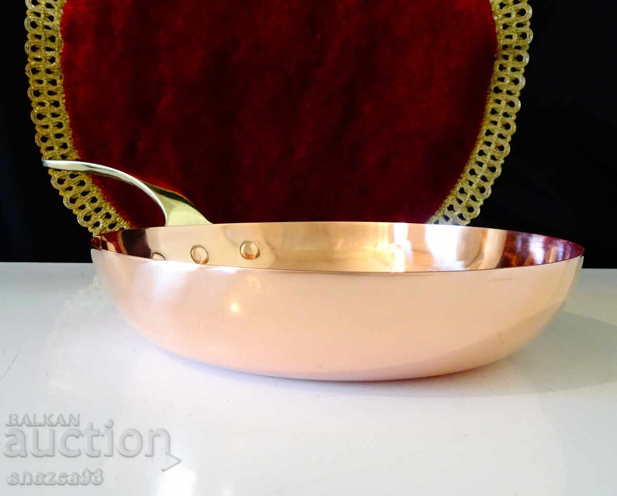 Μέλι τηγάνι, καθαρό κόκκινο μέλι 500 γρ με τιμή 89.00 BGN | € 45.50