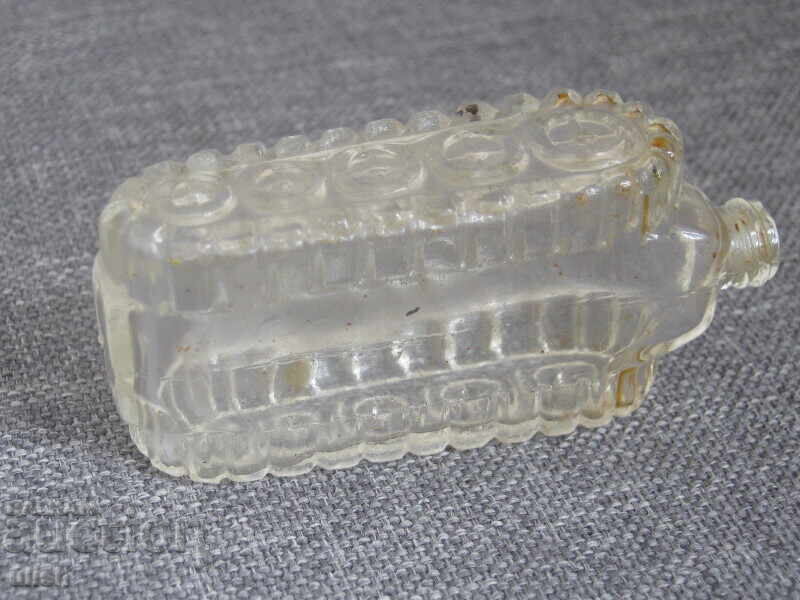 Licitație Sticlă de parfum din cristal vechi în formă de tanc