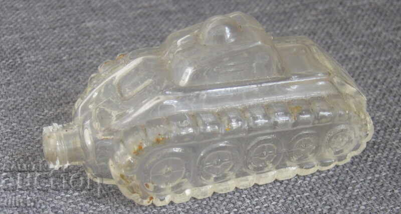 Sticlă de parfum din cristal vechi în formă de tanc