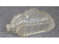 Sticlă de parfum din cristal vechi în formă de tanc